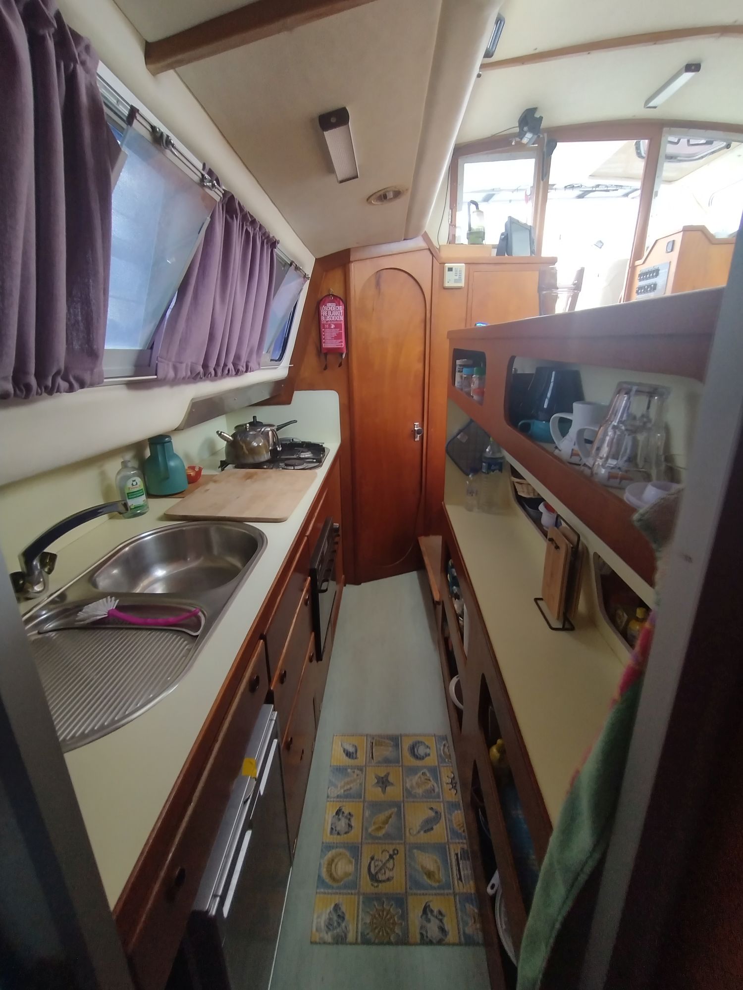 Die Pantry von der Bbkabine aus gesehen